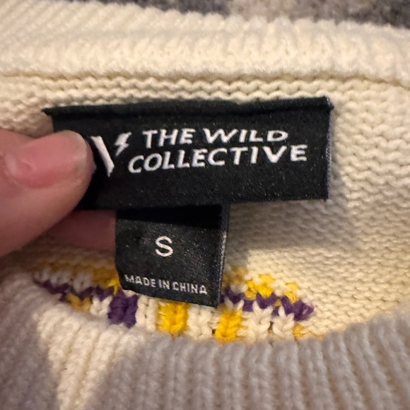 The Wild Collective Cream and Purple Los Angeles Lakers Sports Graphic Sweater - Picture 4 of 8